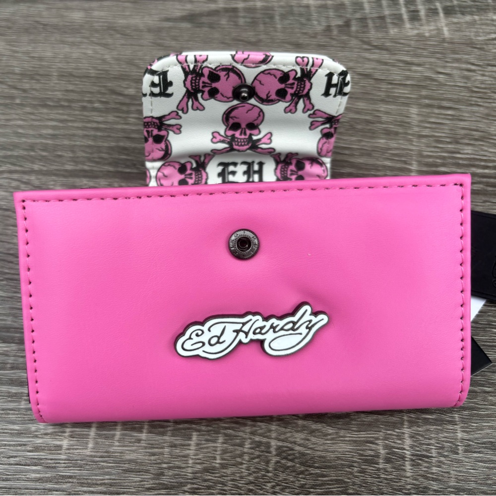 Ed Hardy Hot Pink Leather Wallet with White Tattoo-Flap - Picture 6 of 15
